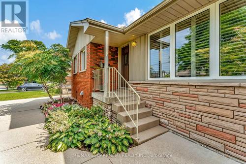 135 Welbourn Drive, Hamilton, ON - Outdoor