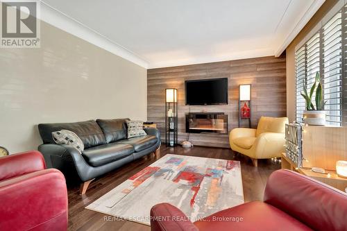 135 Welbourn Drive, Hamilton (Balfour), ON - Indoor Photo Showing Living Room With Fireplace