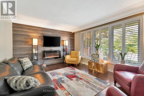 135 Welbourn Drive, Hamilton, ON - Indoor Photo Showing Living Room With Fireplace