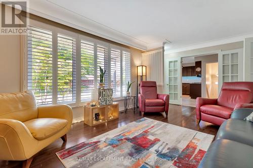 135 Welbourn Drive, Hamilton, ON - Indoor Photo Showing Living Room