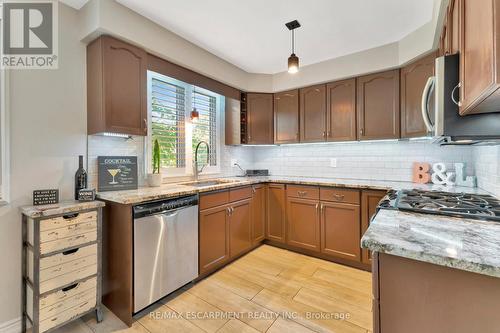 135 Welbourn Drive, Hamilton (Balfour), ON - Indoor Photo Showing Kitchen