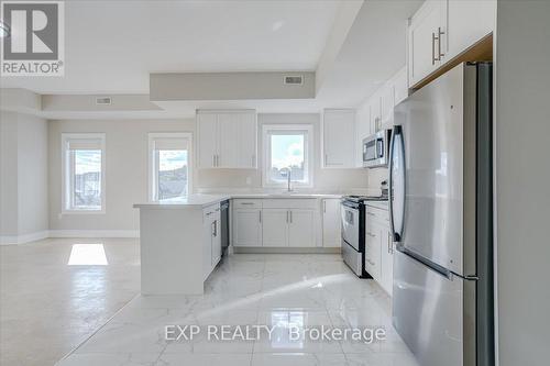 303 - 163 Port Robinson Road, Pelham, ON - Indoor Photo Showing Kitchen