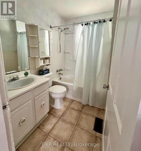 972 Dame Street, London, ON - Indoor Photo Showing Bathroom