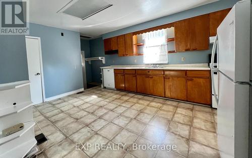 972 Dame Street, London, ON - Indoor Photo Showing Kitchen