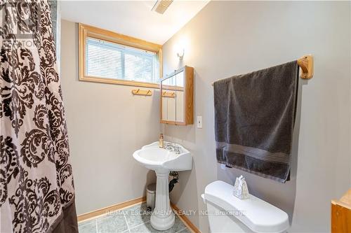 8045 Appleby Line, Milton (Nassagaweya), ON - Indoor Photo Showing Bathroom