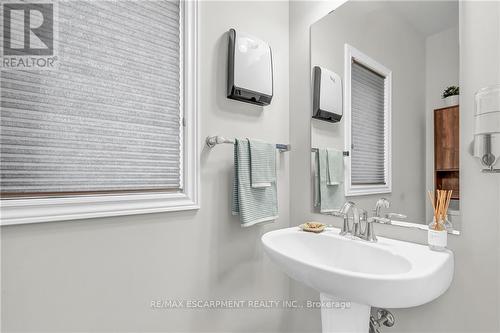 92 Cutts Crescent, Hamilton (Binbrook), ON - Indoor Photo Showing Bathroom