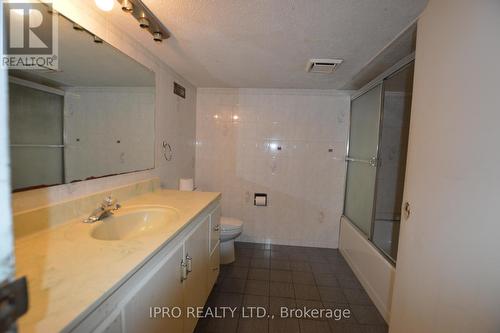 164 Macnab Street N, Hamilton (Central), ON - Indoor Photo Showing Bathroom