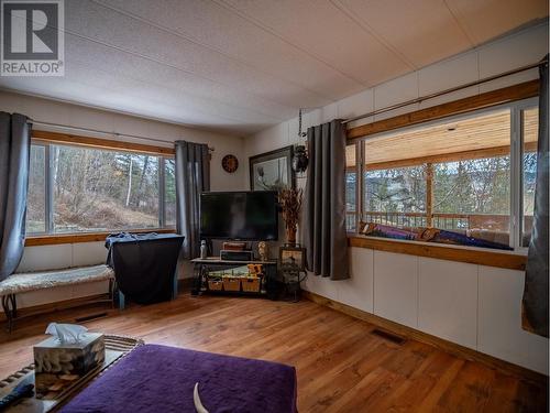 2249 Mctavish Road, Kamloops, BC - Indoor Photo Showing Living Room