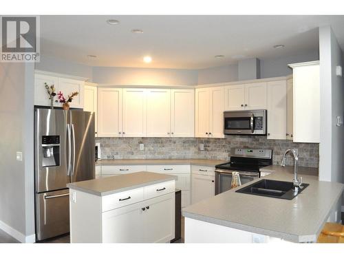 136-1939 Coldwater Drive, Kamloops, BC - Indoor Photo Showing Kitchen With Double Sink