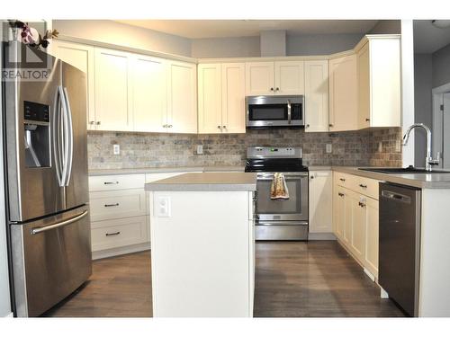 136-1939 Coldwater Drive, Kamloops, BC - Indoor Photo Showing Kitchen