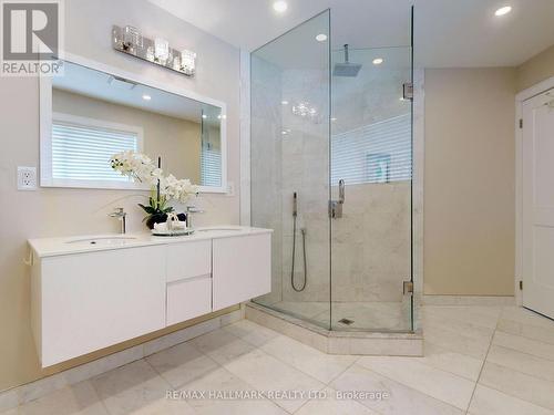 238 Rumble Avenue, Richmond Hill, ON - Indoor Photo Showing Bathroom