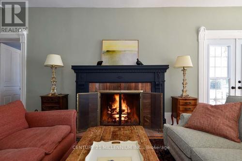 18101 Shaws Creek Road, Caledon, ON - Indoor Photo Showing Living Room