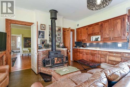 18101 Shaws Creek Road, Caledon, ON - Indoor Photo Showing Living Room