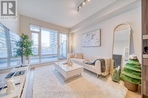 704 - 21 Widmer Street, Toronto (Waterfront Communities), ON - Indoor Photo Showing Living Room