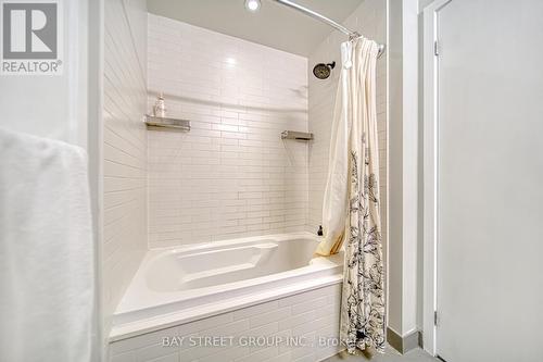 704 - 21 Widmer Street, Toronto, ON - Indoor Photo Showing Bathroom