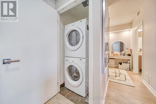 704 - 21 Widmer Street, Toronto (Waterfront Communities), ON - Indoor Photo Showing Laundry Room