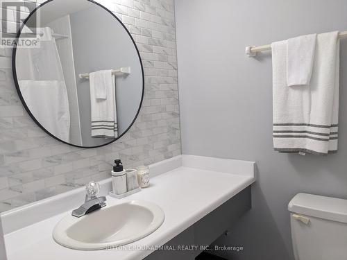 702 - 15 La Rose Avenue, Toronto, ON - Indoor Photo Showing Bathroom