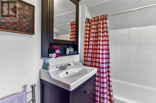 3945 County Road 26 Road, Brockville, ON - Indoor Photo Showing Bathroom