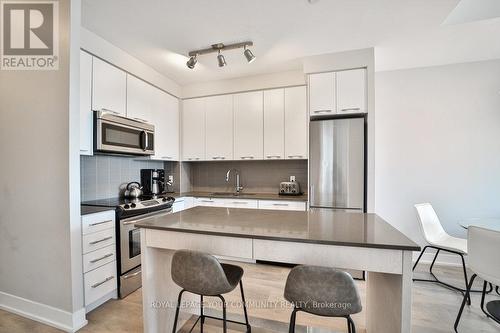 707 - 9471 Yonge Street, Richmond Hill, ON - Indoor Photo Showing Kitchen With Stainless Steel Kitchen