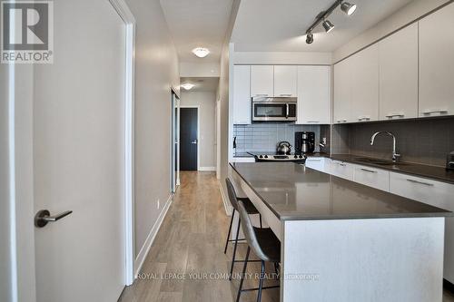 707 - 9471 Yonge Street, Richmond Hill, ON - Indoor Photo Showing Kitchen