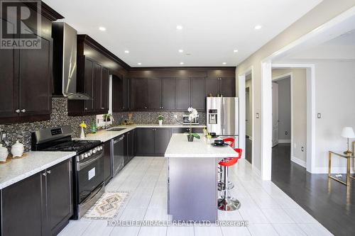 5 Troyer Street, Brampton (Northwest Brampton), ON - Indoor Photo Showing Kitchen With Stainless Steel Kitchen With Upgraded Kitchen