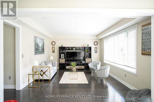 5 Troyer Street, Brampton (Northwest Brampton), ON - Indoor Photo Showing Living Room