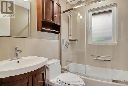 806 Rose Street, Cambridge, ON - Indoor Photo Showing Bathroom