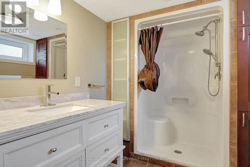 806 Rose Street, Cambridge, ON - Indoor Photo Showing Bathroom