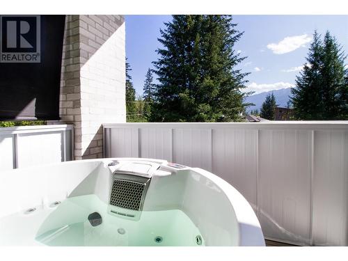 Primary Suite Hot Tub - 2043 Airport Way, Revelstoke, BC - Outdoor