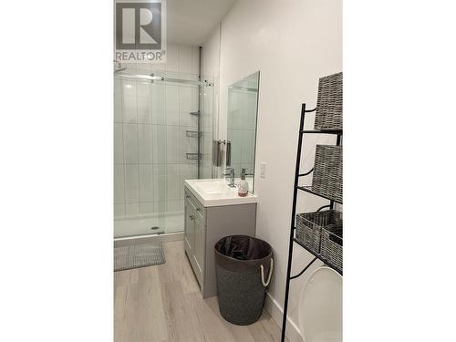 2043 Airport Way, Revelstoke, BC - Indoor Photo Showing Bathroom