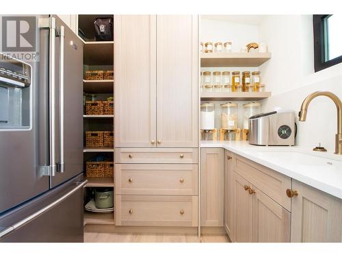 2043 Airport Way, Revelstoke, BC - Indoor Photo Showing Kitchen