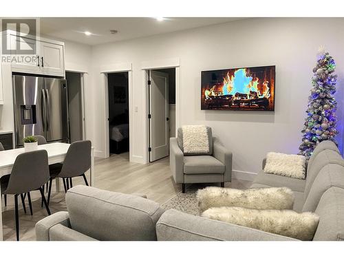 2043 Airport Way, Revelstoke, BC - Indoor Photo Showing Living Room