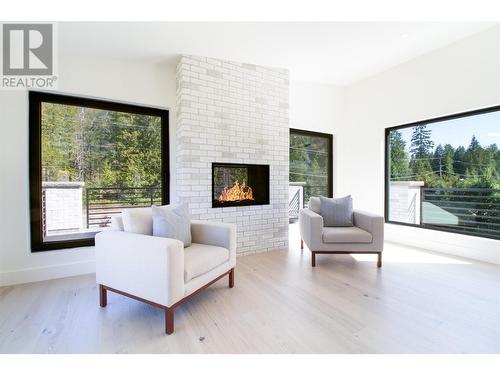 Fmily Room with Indoor/Outdoor Fireplace - 2043 Airport Way, Revelstoke, BC - Indoor Photo Showing Living Room With Fireplace