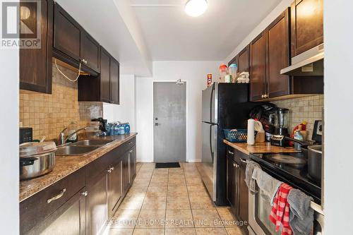 90 - 283 Fairway Road N, Kitchener, ON - Indoor Photo Showing Kitchen With Double Sink