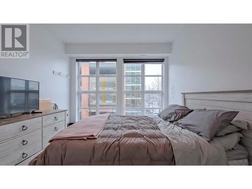 1331 Ellis Street Unit# 204, Kelowna, BC - Indoor Photo Showing Bedroom