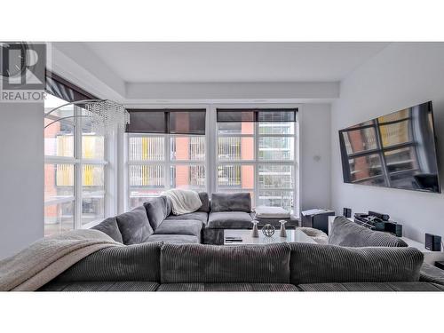 1331 Ellis Street Unit# 204, Kelowna, BC - Indoor Photo Showing Living Room