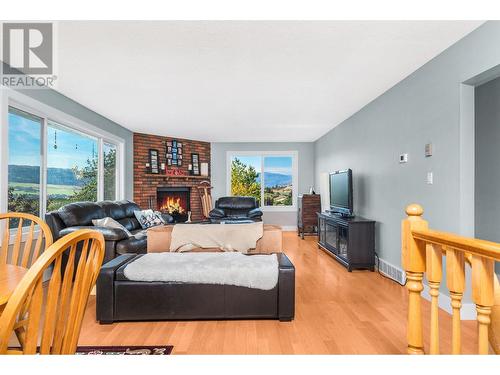 5826 Bartlett Road, Vernon, BC - Indoor Photo Showing Living Room With Fireplace