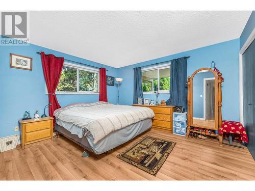 5826 Bartlett Road, Vernon, BC - Indoor Photo Showing Bedroom