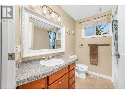 5826 Bartlett Road, Vernon, BC - Indoor Photo Showing Bathroom