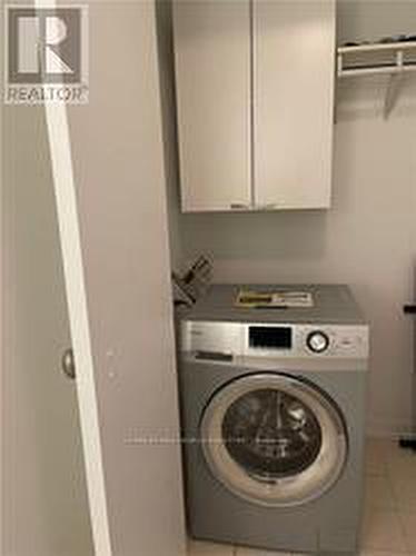 752 - 111 Elizabeth Street, Toronto (Bay Street Corridor), ON - Indoor Photo Showing Laundry Room