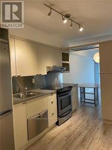 752 - 111 Elizabeth Street, Toronto (Bay Street Corridor), ON - Indoor Photo Showing Kitchen