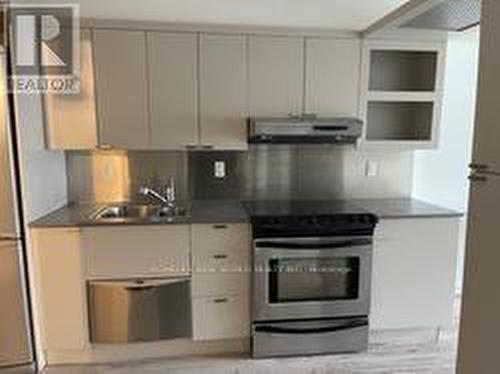 752 - 111 Elizabeth Street, Toronto (Bay Street Corridor), ON - Indoor Photo Showing Kitchen