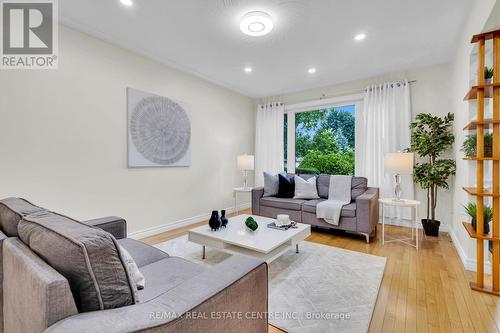 543 Glen Forrest Boulevard, Waterloo, ON - Indoor Photo Showing Living Room