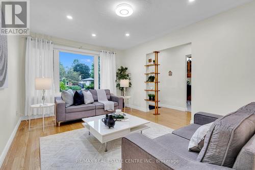 543 Glen Forrest Boulevard, Waterloo, ON - Indoor Photo Showing Living Room