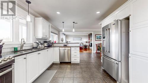 9 Everest Street, Paradise, NL - Indoor Photo Showing Kitchen With Upgraded Kitchen