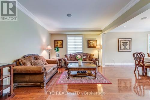 2360 Lyndhurst Drive, Oakville, ON - Indoor Photo Showing Living Room