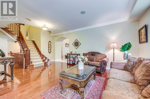 2360 Lyndhurst Drive, Oakville, ON - Indoor Photo Showing Living Room