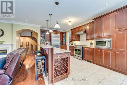 2360 Lyndhurst Drive, Oakville, ON - Indoor Photo Showing Kitchen