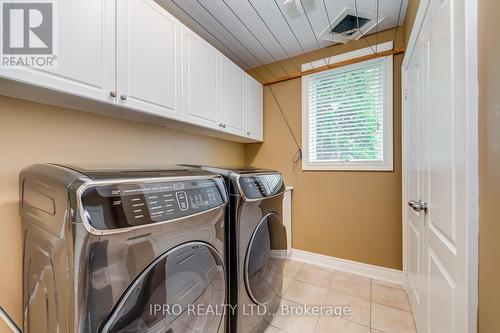 2360 Lyndhurst Drive, Oakville, ON - Indoor Photo Showing Laundry Room