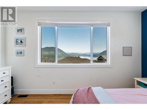 1080 17 Avenue Se, Salmon Arm, BC - Indoor Photo Showing Bedroom